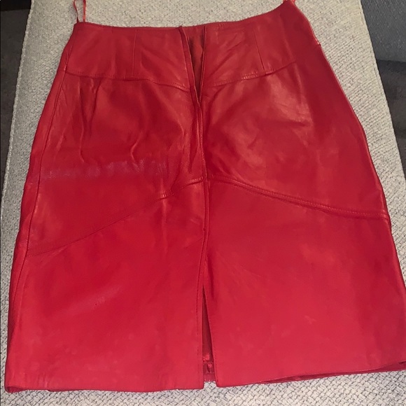 Red leather skirt - Picture 2 of 2
